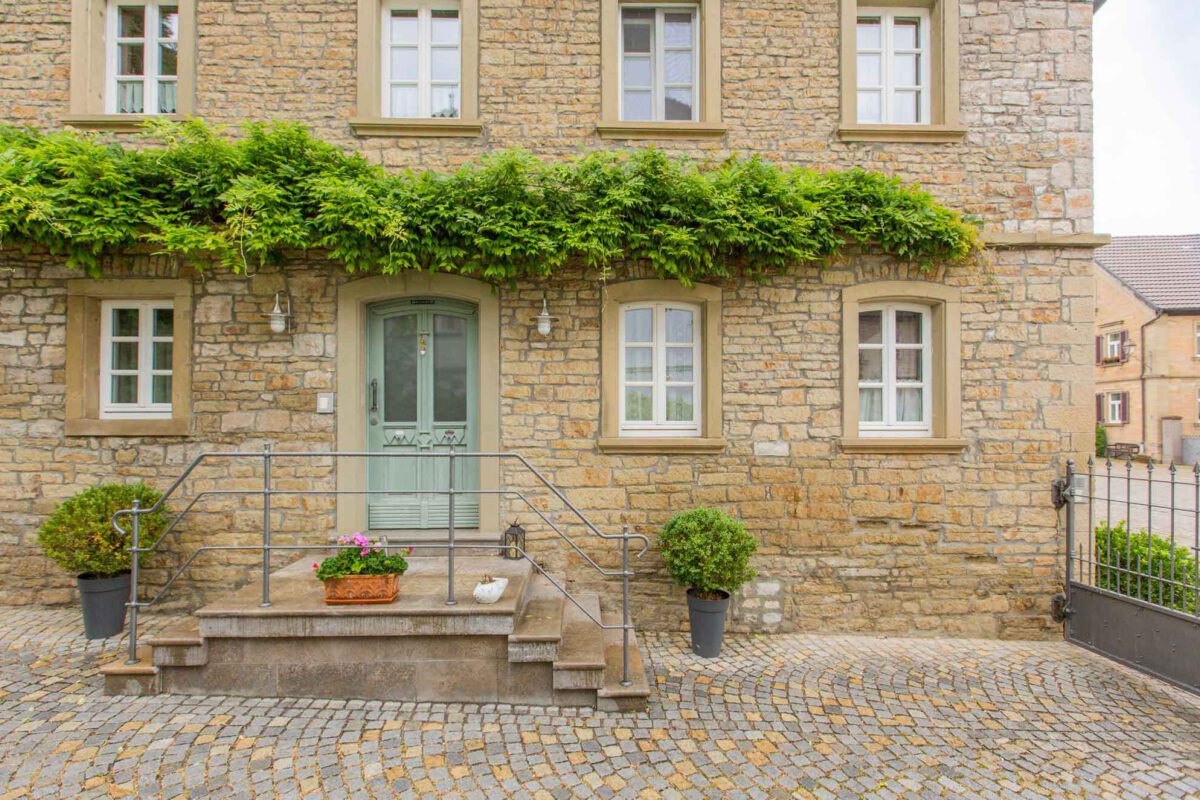 Detailaufnahme sanierter Sandsteinbau in Zeilitzheim