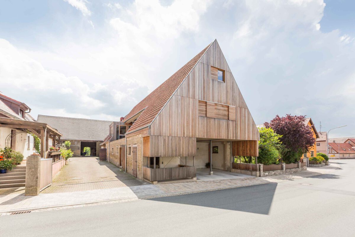 Umbau und Sanierung eines Stalls zum Wohnhaus in Breitbach